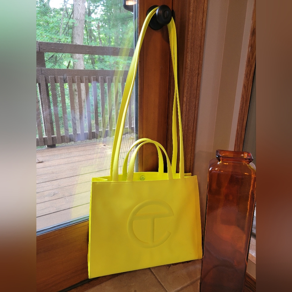 Telfar MEDIUM Bag in Highlighter Yellow